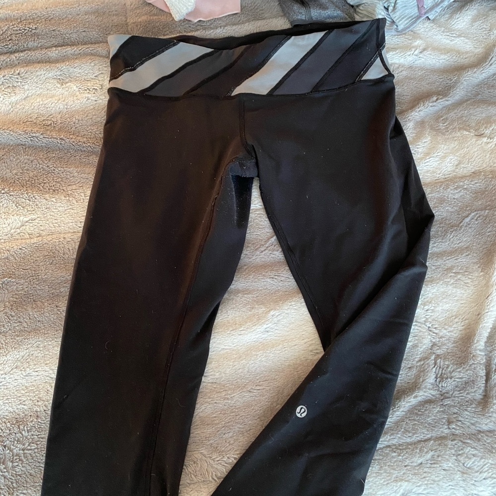 black lululemon leggings